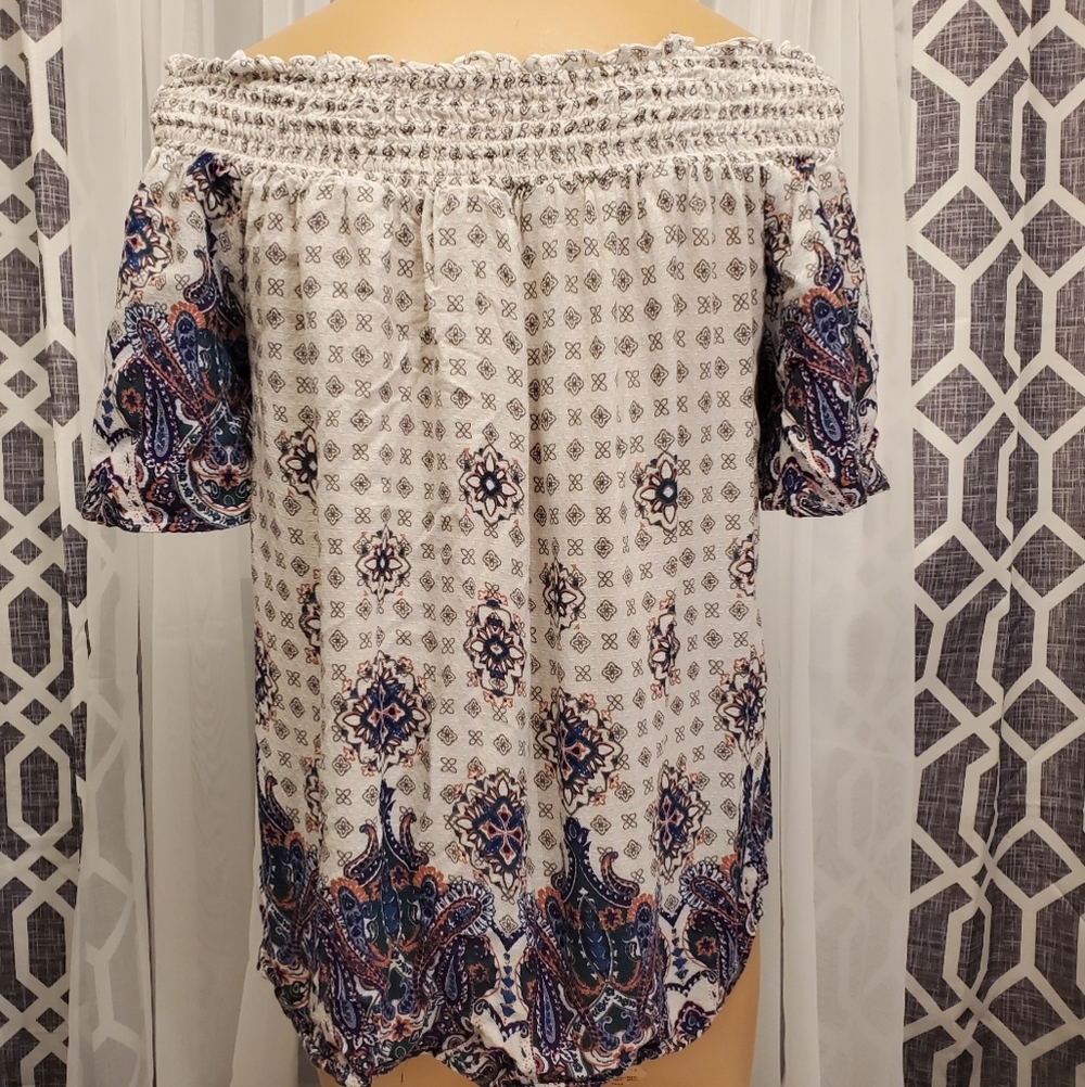 Charlotte Russe Off Shoulder Printed Top - Picture 3 of 6